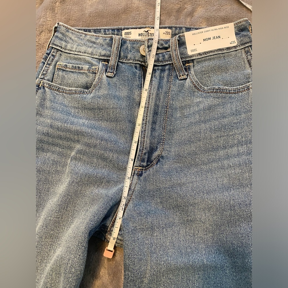 Hollister curvy ultra high rise-rise mom jean 000XS - Picture 3 of 5